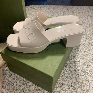 Gucci women’s Rubber Slide sandals size 9